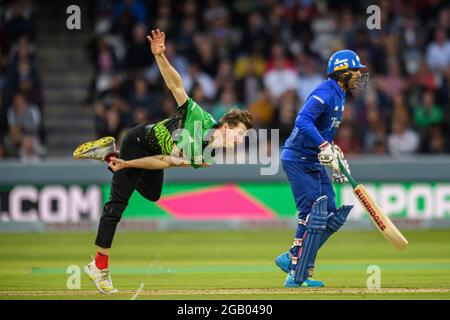 LONDON, GROSSBRITANNIEN. August 2021. George Garton von Southern Brave während der Hundert zwischen London Spirit und Southern Brave bei Lord's am Sonntag, 01. August 2021 in LONDON ENGLAND. Kredit: Taka G Wu/Alamy Live Nachrichten Stockfoto