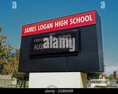 Erster Schultag 11. August 2021, elektronisches Schild an der James Logan High School in Union City, Kalifornien, USA Stockfoto