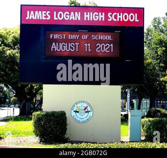 Erster Schultag 11. August 2021, elektronisches Schild an der James Logan High School in Union City, Kalifornien, USA Stockfoto