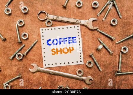 Schreiben mit Text Coffee Shop. Wort für ein Restaurant, das hauptsächlich Kaffee und leichte Mahlzeiten serviert New Ideas Brainstoming for Maintenance Stockfoto