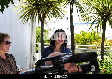 Charlotte Gainsbourg und Jane Birkin besuchen die Fotoschau „Jane von Charlotte“ während des 74. Filmfestivals von Cannes 2021 Stockfoto