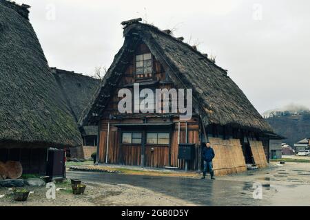 Gifu, Japan - 13. Dezember 2016: Blick auf Shirakawa, eines der beliebtesten Ausflugsziele in Zentraljapan, das traditionelle Dorf Showcasi Stockfoto