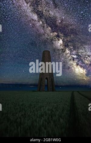 Milky Way over the Daymark, Kingswear, Dartmouth, Devon, England, Europa Stockfoto