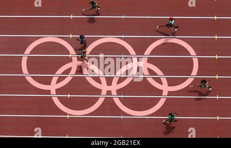 Tokio, Japan. August 2021. Die Athleten treten bei den Olympischen Spielen in Tokio 2020, Japan, am 2. August 2021, bei den 200-m-Läufen der Frauen an. Quelle: Zhang Chuanqi/Xinhua/Alamy Live News Stockfoto