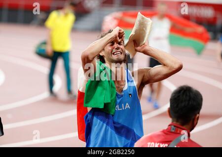 Tokio, Kanto, Japan. August 2021. Gianmarco Tamberi (ITA) reagiert, nachdem er während der Olympischen Sommerspiele 2020 im Olympiastadion in Tokio im Hochsprung der Männer Gold gewonnen hatte. (Bild: © David McIntyre/ZUMA Press Wire) Stockfoto