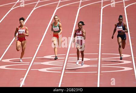 Tokio, Japan. August 2021. Anavia Battle (2. R) der Vereinigten Staaten tritt bei den Olympischen Spielen 2020 in Tokio, Japan, am 2. August 2021, bei den 200-m-Vorläufen der Frauen an. Quelle: Li Yibo/Xinhua/Alamy Live News Stockfoto