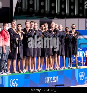 TOKIO, JAPAN - 2. AUGUST: Team USA, Jesse Smith aus den Vereinigten Staaten, Johnny Hooper aus den Vereinigten Staaten, Marko Vavic aus den Vereinigten Staaten, Alex Obert aus den Vereinigten Staaten, Hannes Daube aus den Vereinigten Staaten, Luca Cupido aus den Vereinigten Staaten, Ben Hallock aus den Vereinigten Staaten, Dylan Woodhead aus den Vereinigten Staaten, Alex Bowen aus den Vereinigten Staaten, Ben Stevenson aus den Vereinigten Staaten, Max Irving aus den Vereinigten Staaten, zog Holland aus den Vereinigten Staaten während des Olympischen Wasserball-Turnier-Männerspiels 2020 in Tokio zwischen dem Team Griechenland und dem Team USA am 2. August 2021 im Tatsumi Waterpolo Center in Tokio, Japan (Foto von Marcel ter Bal Stockfoto