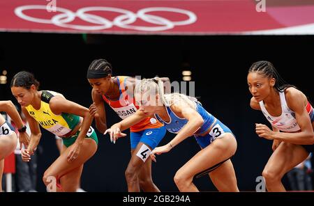 Tokio, Japan. August 2021. Sifan Hassan (2. L) aus den Niederlanden tritt bei den Olympischen Spielen in Tokio 2020 in Tokio, Japan, am 2. August 2021 bei den 1500-m-Läufen der Frauen an. Quelle: Wang Lili/Xinhua/Alamy Live News Stockfoto