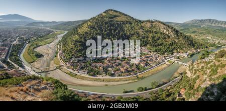 Panorama der historischen Stadt Berat in Albanien Stockfoto