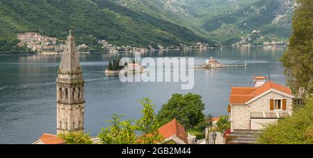 Malerisches Perastdorf in der Bucht von Kotor, Montenegro Stockfoto