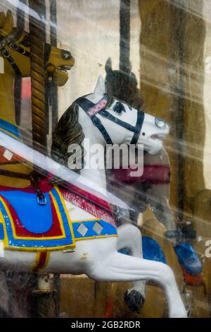 Go-round Holzpferd, Cherbourg, Manche Department, Cotentin, Normandie, Frankreich Stockfoto