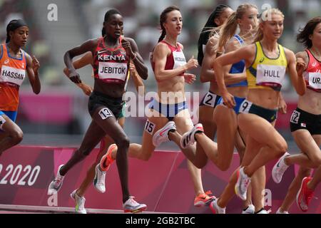 Tokio, Japan. August 2021. Die tschechische Athletin Diana Mezulianikova, Mitte, nimmt an der 1500-Meter-Hitze der Frauen während der Olympischen Sommerspiele 2020 in Tokio am 2. August 2021 Teil. Kredit: Martin Sidorjak/CTK Foto/Alamy Live Nachrichten Stockfoto
