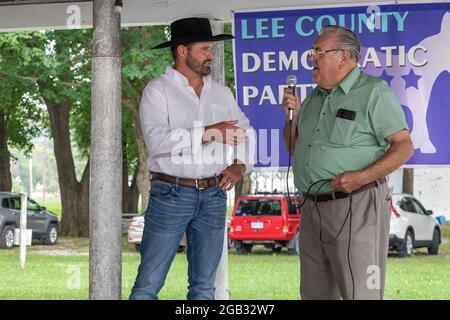 Der ehemalige Crawford County Supervisor Dave Muhlbauer im Lee County, Iowa Democrats Ice Cream Social, der sich für den Sitz von Senator Chuck Grassley in der USA einsetzt Stockfoto