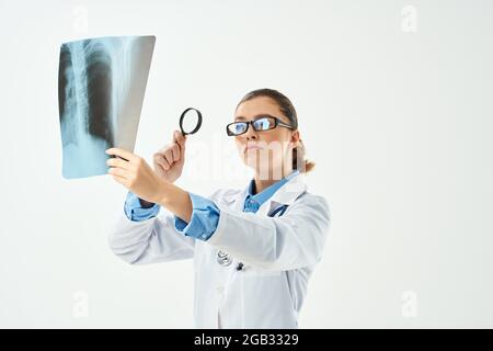 Arzt mit medizinischer Röntgendiagnostik Krankenhaus für Profis Stockfoto