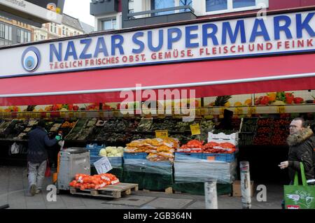 Berlin / Deutschland / 05. März 1029 /Nazar Supermarkt imprigut Food mrket in German cpaital berlin Deuscthland Germany. (Foto..Francis Joseph Dean/Dean Bilder) Stockfoto