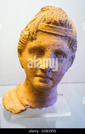 Votivkopf aus Terrakotta am Altar der Königin (3. Jh. BC) - Archäologisches Nationalmuseum Tarquinia, Italien Stockfoto