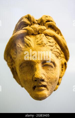 Tonmaske (III-II. Jh. v. Chr.) - Archäologisches Nationalmuseum Tarquinia, Italien Stockfoto