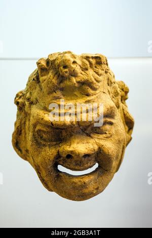 Tonmaske (III-II. Jh. v. Chr.) - Archäologisches Nationalmuseum Tarquinia, Italien Stockfoto