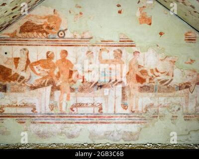 Fresko bemalte Wand in Tomba della Nave (Schiffgrab) 5. Jahrhundert v. Chr. - Archäologisches Nationalmuseum Tarquinia, Italien Stockfoto