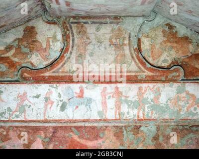 Fresko gemalte Wanddetail in Tomba dele Bighe (Grab der Wagen) 5. Jahrhundert v. Chr. - Tarquinia National Archaeological Museum, Italien Stockfoto