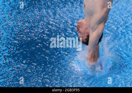 Tokio, Japan. August 2021. Schwimmen: Olympische Spiele, Vorrunden, Wassertauchen - Artistic 3m, Männer, Qualifying im Tokyo Aquatics Center. Der deutsche Patrick Hausding in Aktion. Quelle: Oliver Weiken/dpa/Alamy Live News Stockfoto