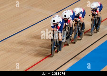 Tokio, Japan. August 2021. TOKIO, JAPAN – 2. AUGUST: Katie Archibald aus Großbritannien, Elinor Barker aus Großbritannien, Neah Evans aus Großbritannien und Josie Knight aus Großbritannien treten am 2. August 2021 im Rahmen der Olympischen Spiele 2020 in Tokio im Izu Velodrome in Tokio (Foto: Yannick Verhoeven/Orange Picles) im Wettbewerb um das Frauenteam Persuit Qualifying an. Quelle: Orange Pics BV/Alamy Live News Stockfoto