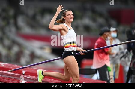 Die belgischen Fanny Smets, die während der Aufwärmphase vor dem Qualifikationsereignis des Women Pole Vault der Leichtathletik-Wettbewerbe am 101. Tag des „T“ abgebildet wurden Stockfoto