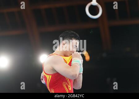 (210802) -- TOKIO, 2. August 2021 (Xinhua) -- Liu Yang aus China reagiert während des Finales der Kunstturnringe bei den Olympischen Spielen 2020 in Tokio, Japan, am 2. August 2021. (Xinhua/Cheng Min.) Stockfoto