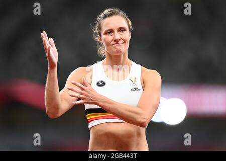 Die belgischen Fanny Smets, die während der Qualifikationsveranstaltung der Frauen im Stabhochsprung der Leichtathletik-Wettbewerbe am 101. Tag des Olympischen Spiels „Tokio 2020“ abgebildet wurden Stockfoto