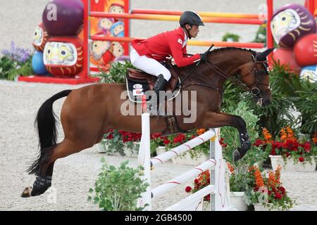 Tokio, Japan. August 2021. Tokio, Japan. August 2021. Pferdesport/Eventing: Olympiade, Individuell, Springreiten, Baji Koen Equestrian Park. Ryuzo Kitajima aus Japan auf Feroza Nieuwmoed in Aktion. Quelle: Friso Gentsch/dpa/Alamy Live News Stockfoto