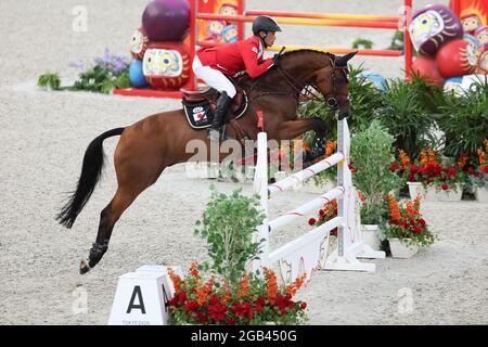 Tokio, Japan. August 2021. Tokio, Japan. August 2021. Pferdesport/Eventing: Olympiade, Individuell, Springreiten, Baji Koen Equestrian Park. Ryuzo Kitajima aus Japan auf Feroza Nieuwmoed in Aktion. Quelle: Friso Gentsch/dpa/Alamy Live News Stockfoto