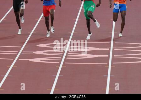 Tokio, Japan. August 2021. Kirani James (2. R) aus Grenada tritt beim 400-m-Halbfinale der Männer bei den Olympischen Spielen 2020 in Tokio, Japan, am 2. August 2021 an. Quelle: Lui Siu Wai/Xinhua/Alamy Live News Stockfoto