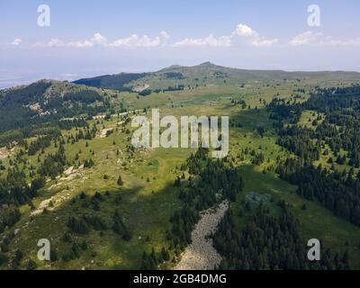 Luftaufnahme des Konyarnika-Gebietes am Vitosha-Berg, Region Sofia City, Bulgarien Stockfoto
