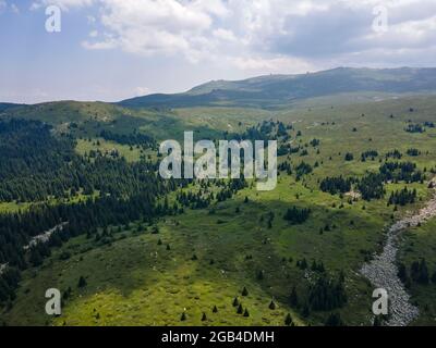 Luftaufnahme des Konyarnika-Gebietes am Vitosha-Berg, Region Sofia City, Bulgarien Stockfoto