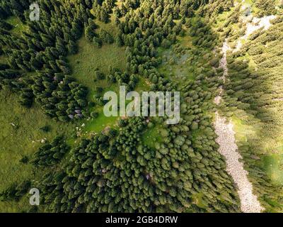 Luftaufnahme des Konyarnika-Gebietes am Vitosha-Berg, Region Sofia City, Bulgarien Stockfoto