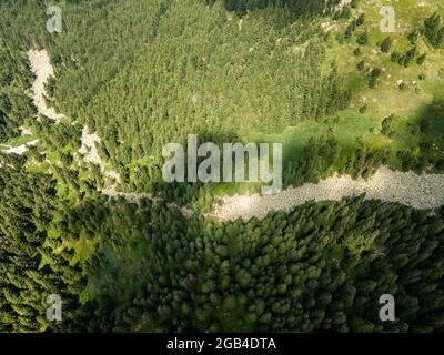 Luftaufnahme des Konyarnika-Gebietes am Vitosha-Berg, Region Sofia City, Bulgarien Stockfoto