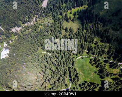 Luftaufnahme des Konyarnika-Gebietes am Vitosha-Berg, Region Sofia City, Bulgarien Stockfoto