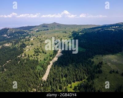 Luftaufnahme des Konyarnika-Gebietes am Vitosha-Berg, Region Sofia City, Bulgarien Stockfoto