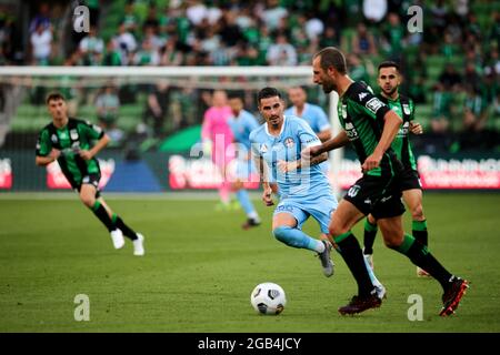 Melbourne, Australien, 1. April 2021. : Jamie Maclaren aus Melbourne City läuft beim Hyundai A-League Fußballspiel zwischen dem Western United FC und dem Melbourne City FC um den Ball. Kredit: Dave Hewison/Speed Media/Alamy Live Nachrichten Stockfoto