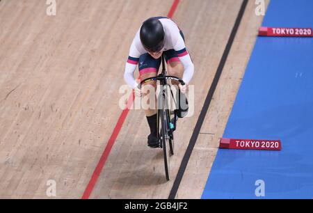 Izu, Japan. August 2021. (210802) --IZU, 2. August 2021 (Xinhua) -- Anastasiia Voinova vom ROC tritt beim Sprint-Finale der Radrennbahn-Frauen-Teams bei den Olympischen Spielen 2020 in Tokio in Izu, Japan, am 2. August 2021 an. (Xinhua/Zhang Hongxiang) Quelle: Xinhua/Alamy Live News Stockfoto