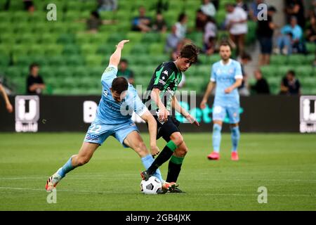 Melbourne, Australien, 1. April 2021. : Curtis Good aus Melbourne City wird während des Hyundai A-League Fußballmatches zwischen dem Western United FC und dem Melbourne City FC von Lachlan Wales aus Western United blockiert. Kredit: Dave Hewison/Speed Media/Alamy Live Nachrichten Stockfoto