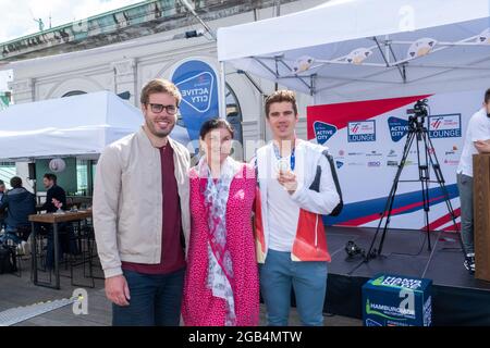 Bruder Eric, 2012 Olympiasieger im Deutschland-Achter, Mutter Doris, Torben Johannesen, Team Deutschland-Achter Rudern, Silbermedaille, Handeslkammer Stockfoto