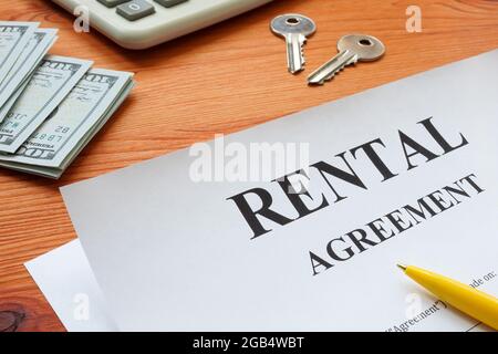 Mietvertrag für die Einreichung in und Schlüssel. Stockfoto