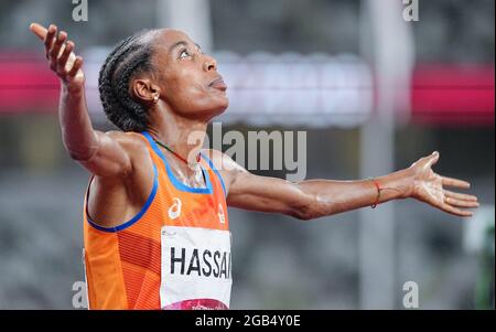 Tokio, Japan. August 2021. Leichtathletik: Olympische Spiele, 5000 m, Frauen, Finale, im Olympiastadion. Sifan Hassan aus den Niederlanden jubelt im Ziel. Quelle: Michael Kappeler/dpa/Alamy Live News Stockfoto