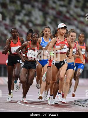 Tokio, Japan. August 2021. Athleten treten beim 5000-m-Finale der Frauen bei den Olympischen Spielen 2020 in Tokio, Japan, am 2. August 2021 an. Quelle: Jia Yuchen/Xinhua/Alamy Live News Stockfoto