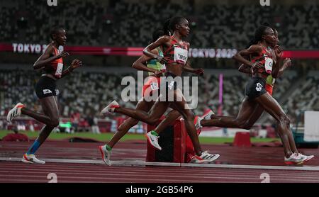 Tokio, Japan. August 2021. Athleten treten beim 5000-m-Finale der Frauen bei den Olympischen Spielen 2020 in Tokio, Japan, am 2. August 2021 an. Quelle: Jia Yuchen/Xinhua/Alamy Live News Stockfoto