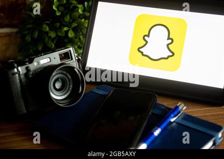 Polen. August 2021. In dieser Abbildung wird ein Snapchat-Logo auf einem Tablet angezeigt. (Foto von Mateusz Slodkowski/SOPA Images/Sipa USA) Quelle: SIPA USA/Alamy Live News Stockfoto