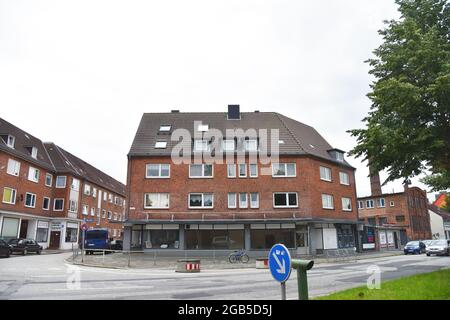 Gebäude bestehen aus Geschäften und Restaurants in einem Vorort von Kiel, Deutschland an Kiel, Deutschland am 14. Juli 2016 Stockfoto