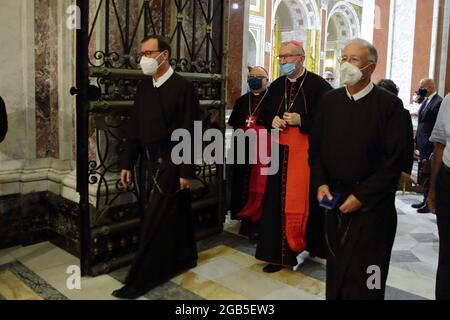 Pagani, Italien. 1. August 2021: Der Vatikanische Staatssekretär, Kardinal Pietro Parolin, besuchte das Grab des heiligen Alfonso Maria dei Liguori, Kirchenlehrers, dessen Überreste in der gleichnamigen Päpstlichen Basilika aufbewahrt werden. Quelle: Pacific Press Media Production Corp./Alamy Live News Stockfoto