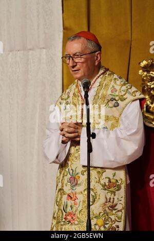 Pagani, Italien. 1. August 2021: Der Vatikanische Staatssekretär, Kardinal Pietro Parolin, besuchte das Grab des heiligen Alfonso Maria dei Liguori, Kirchenlehrers, dessen Überreste in der gleichnamigen Päpstlichen Basilika aufbewahrt werden. Quelle: Pacific Press Media Production Corp./Alamy Live News Stockfoto